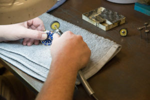 polishing a rolex submariner e1503565696622