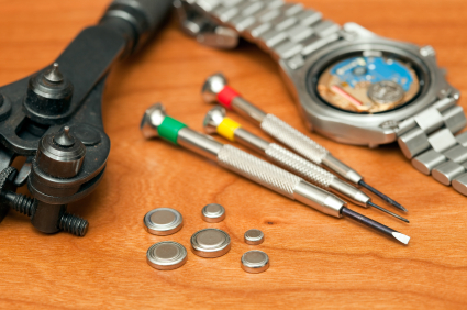 cách tháo dây đồng hồ kim loại