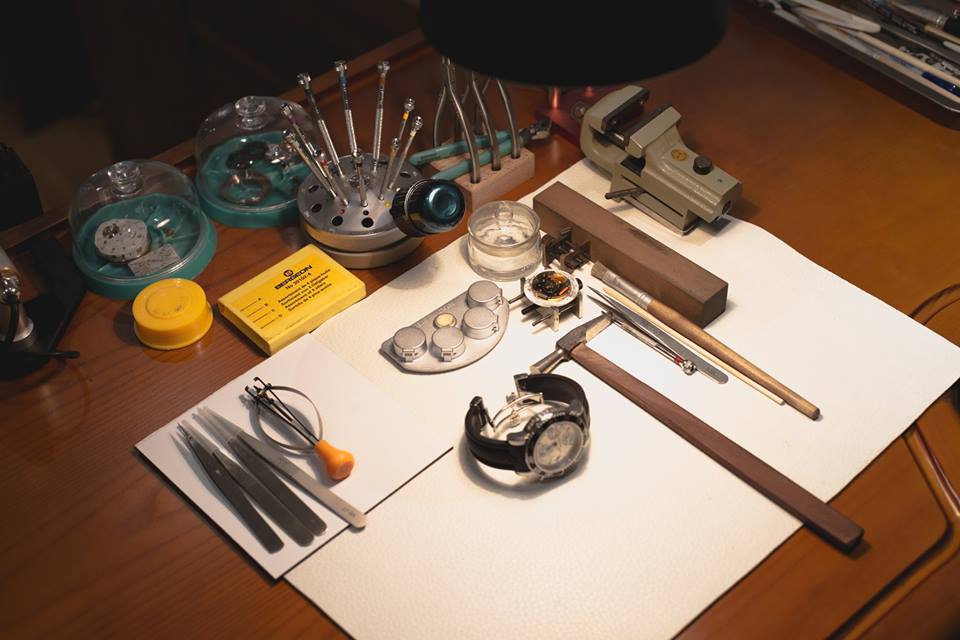 cách cắt dây đồng hồ kim loại