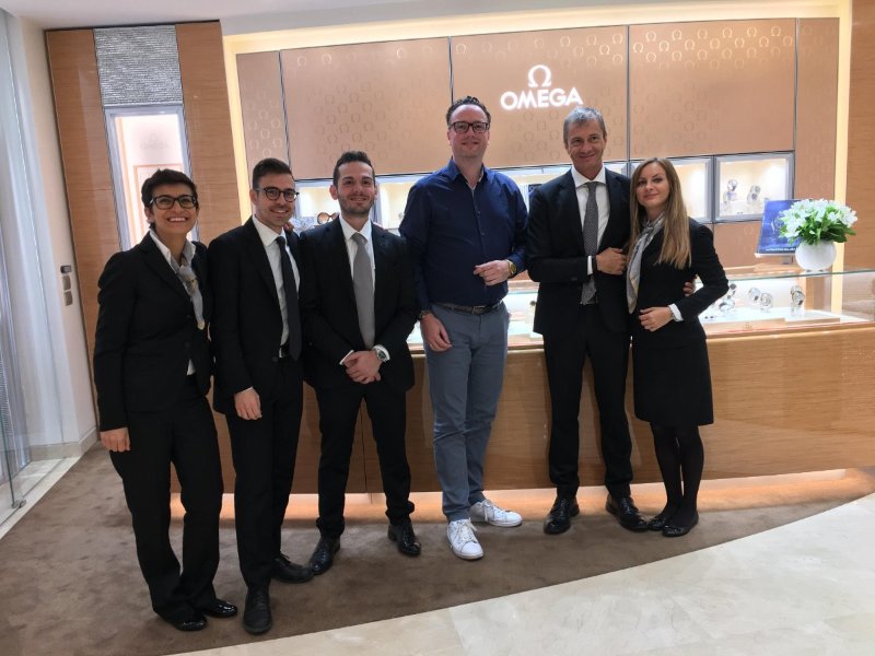 xây dựng mối quan hệ với đại lý phân phối đồng hồ