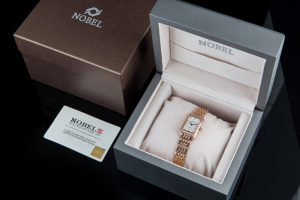 Dong ho deo tay bi anh huong boi nhiet do nhu the nao