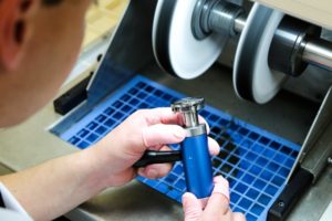 vệ sinh đồng hồ 2