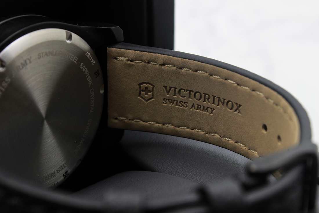 Đồng hồ Victorinox 241787
