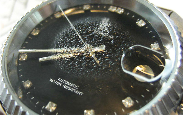 cách xử lý đồng hồ bị vào nước