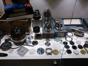 dịch vụ lau dầu đồng hồ Orient