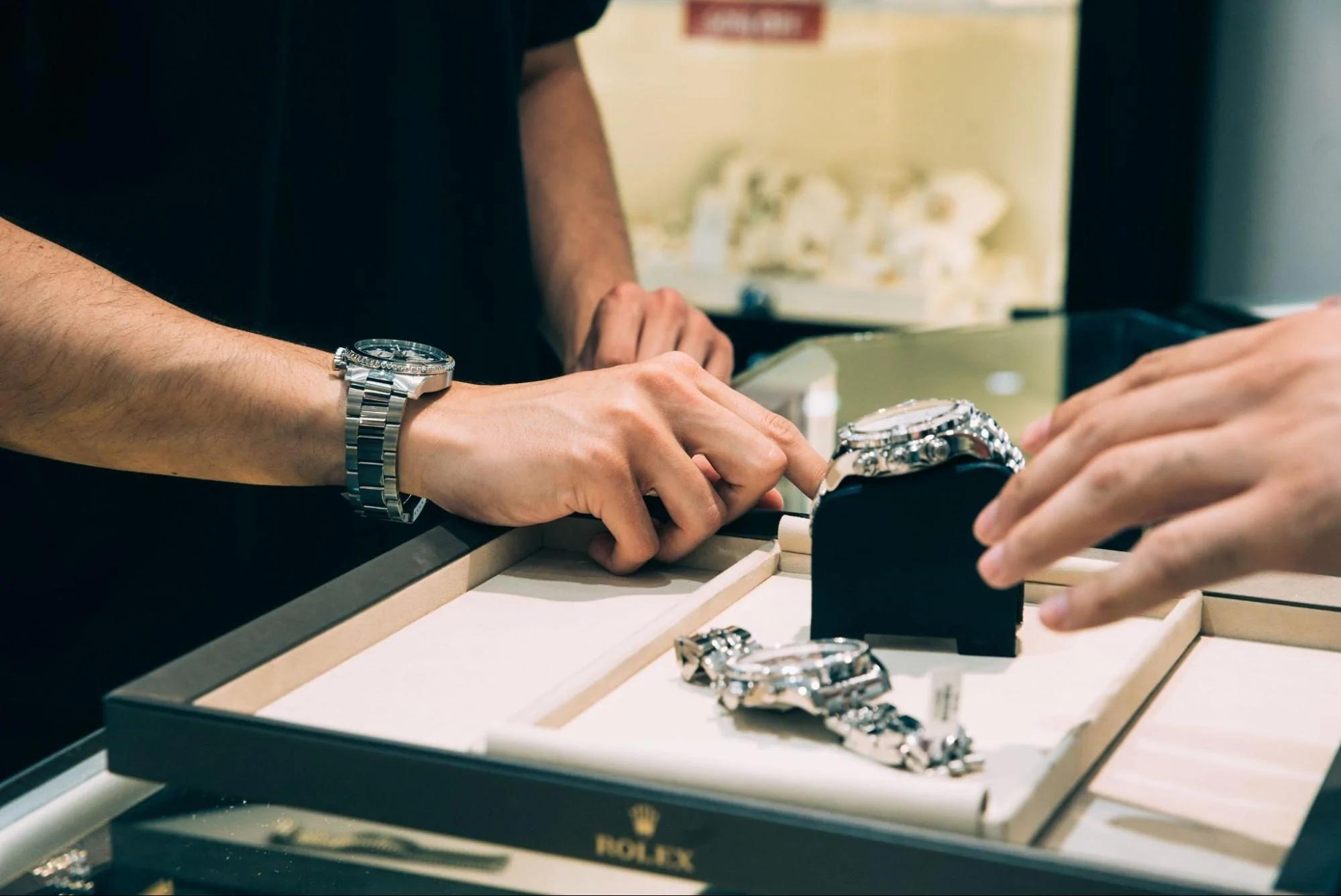 Dịch vụ thu mua đồng hồ Rolex cũ chính hãng lấy tiền ngay