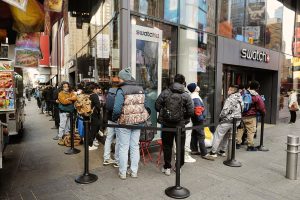 Swatch đã bán được một triệu chiếc MoonSwatch