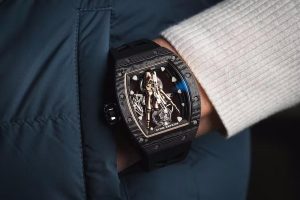 Trên tay chiếc đồng hồ Richard Mille RM 66 Flying Tourbillon
