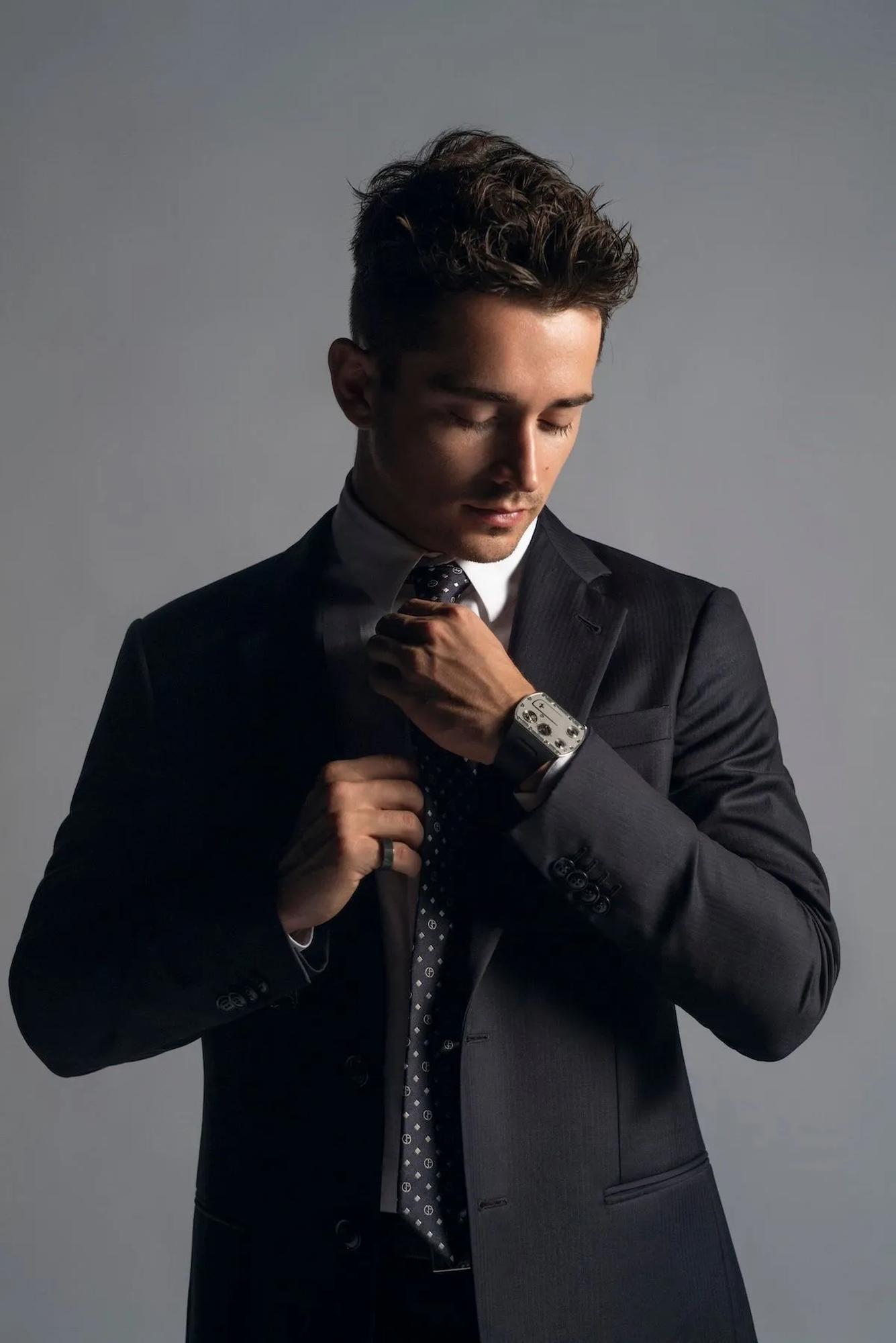 Cận cảnh RM UP-01 Ferrari, đồng hồ cơ mỏng nhất thế giới