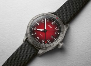 Oris ra mắt ProPilot GMT với mặt số chuyển màu đỏ