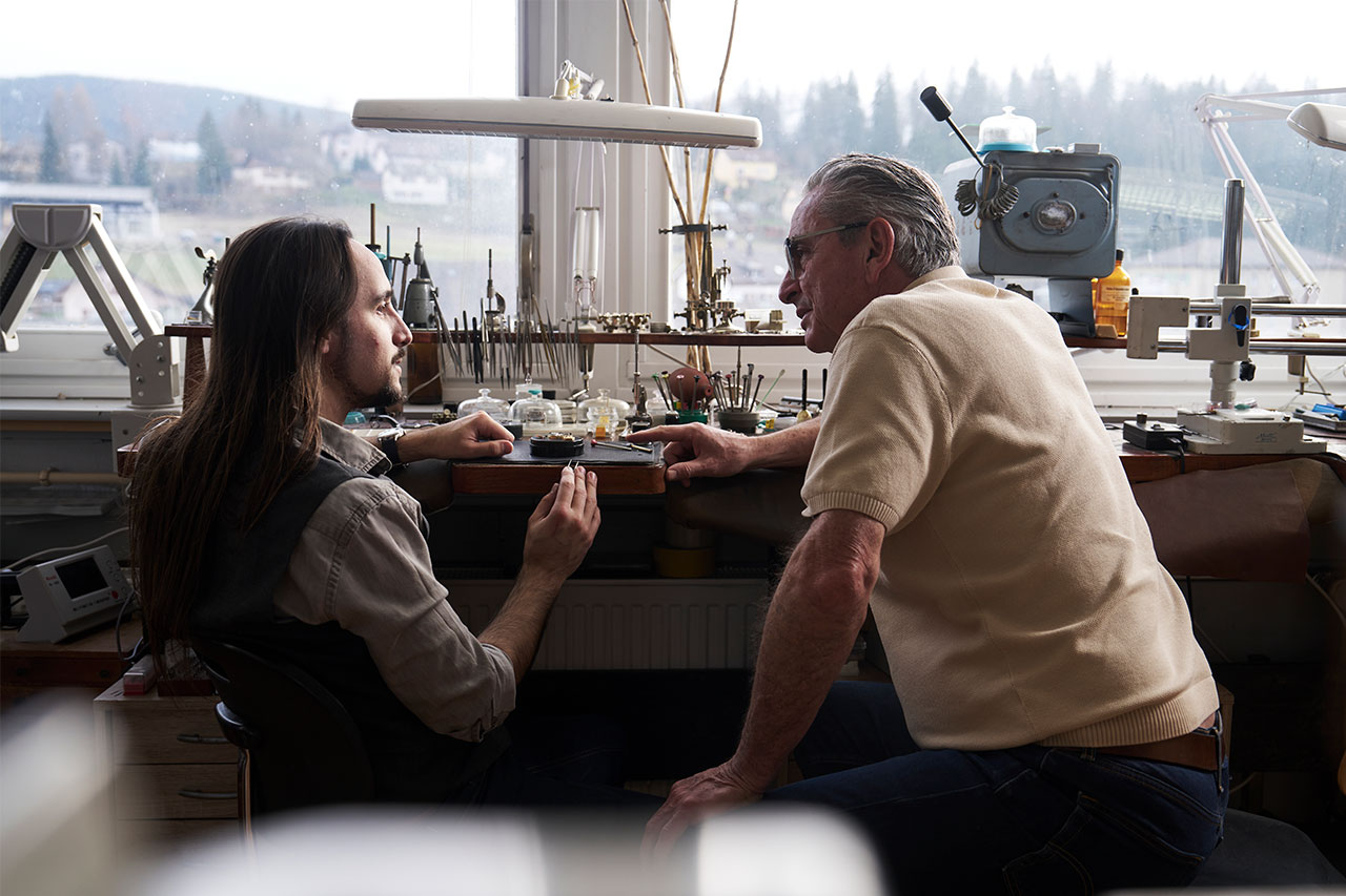 Khám phá chiếc đồng hồ Đồng hồ "Monday" mới của Renaud Tixier: sự đổi mới trong công nghệ rôto vi mô 3 Khám phá chiếc đồng hồ Đồng hồ "Monday" mới của Renaud Tixier: sự đổi mới trong công nghệ rôto vi mô