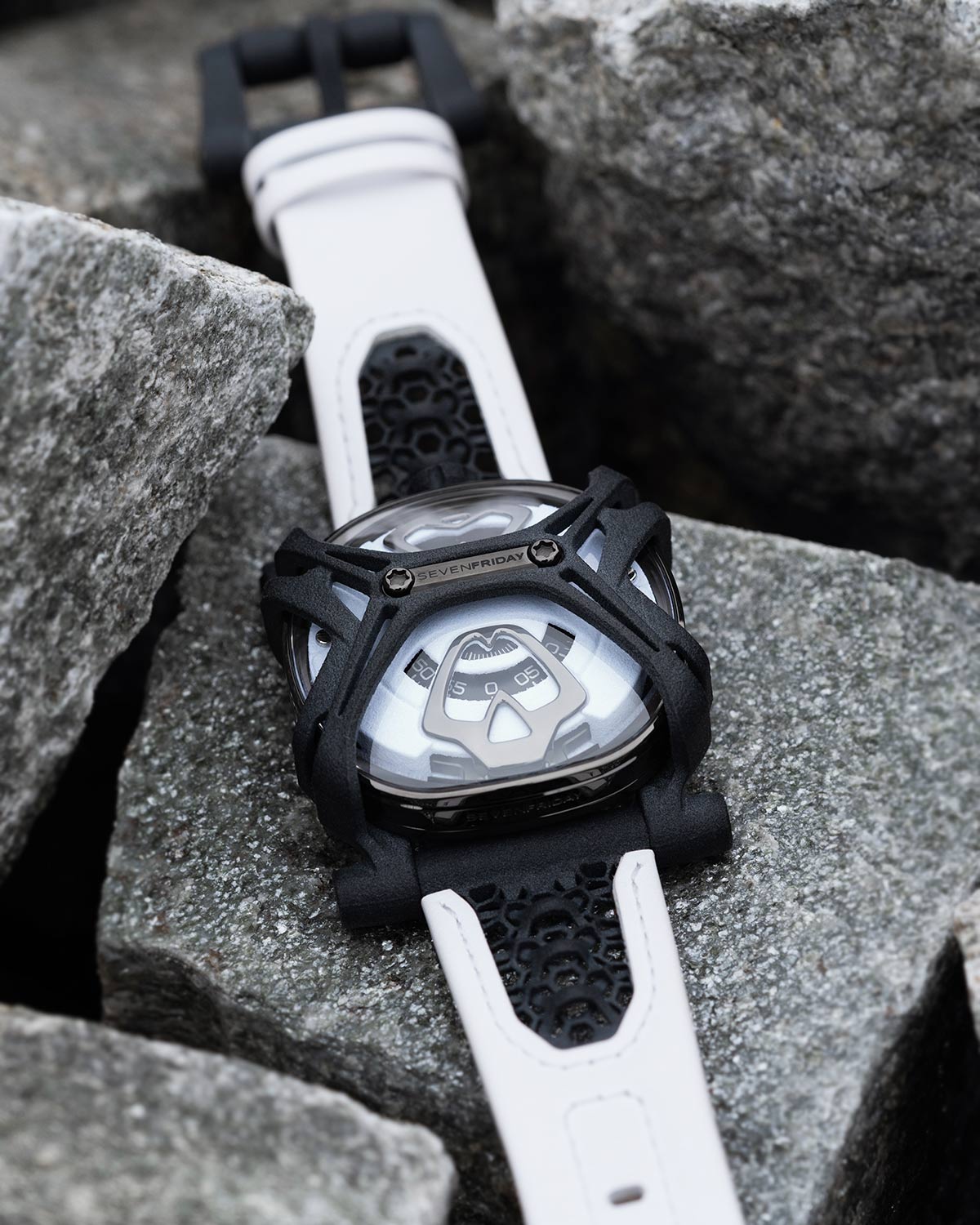 SEVENFRIDAY ra mắt bộ sưu tập mới SEVENFRIDAY S FREE-D B 8 SEVENFRIDAY ra mắt bộ sưu tập mới SEVENFRIDAY S FREE-D B