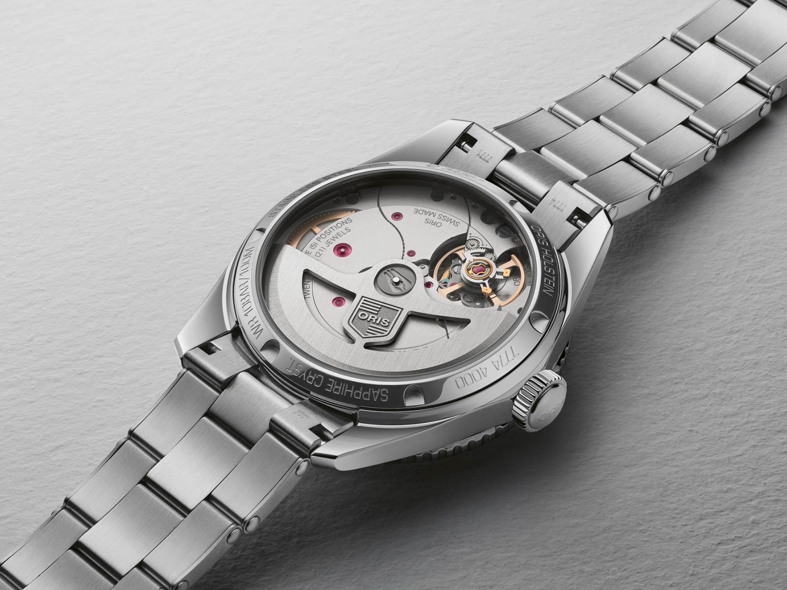 Ra mắt chiếc đồng hồ Oris Divers Sixty-Five Calibre 400 38mm màu xanh lá