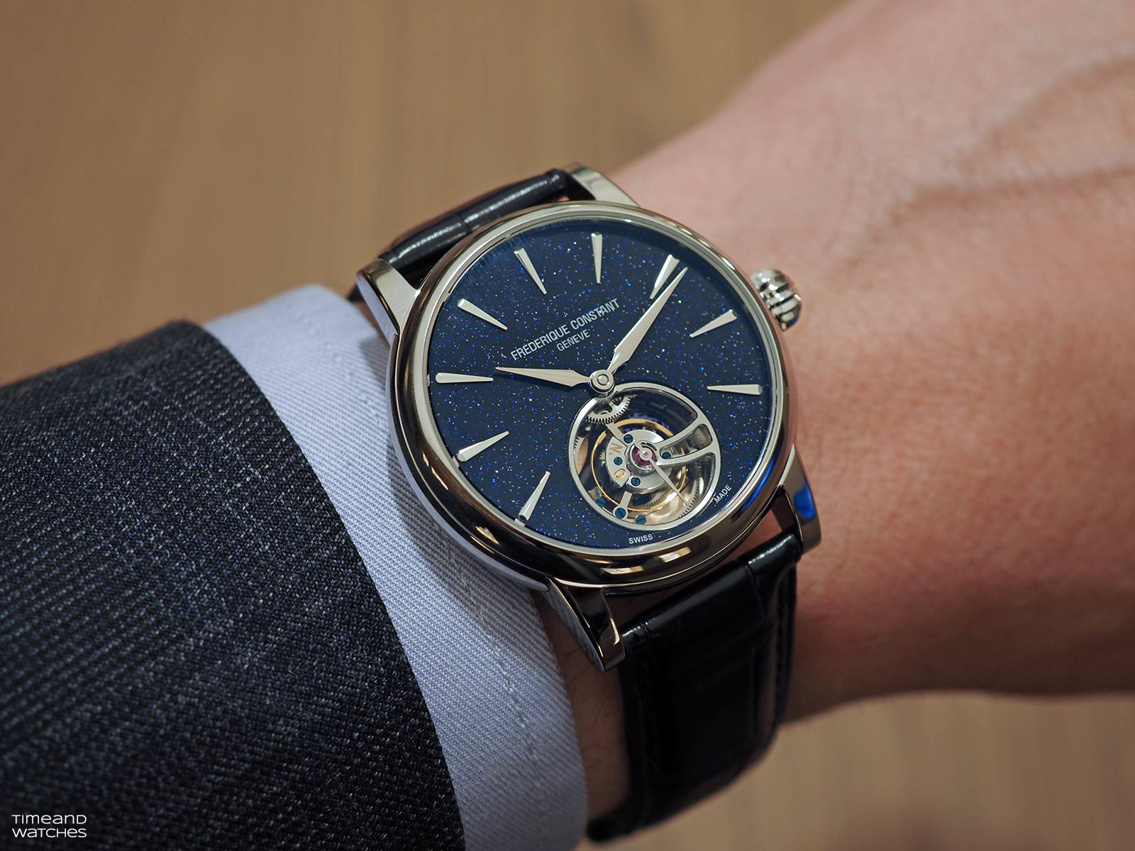 Frederique Constant Classic Tourbillon với mặt số Aventurine.