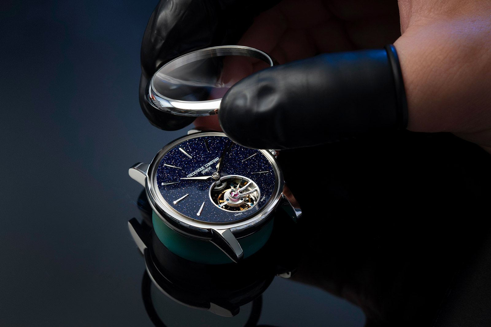 Frederique Constant Classic Tourbillon với mặt số Aventurine.