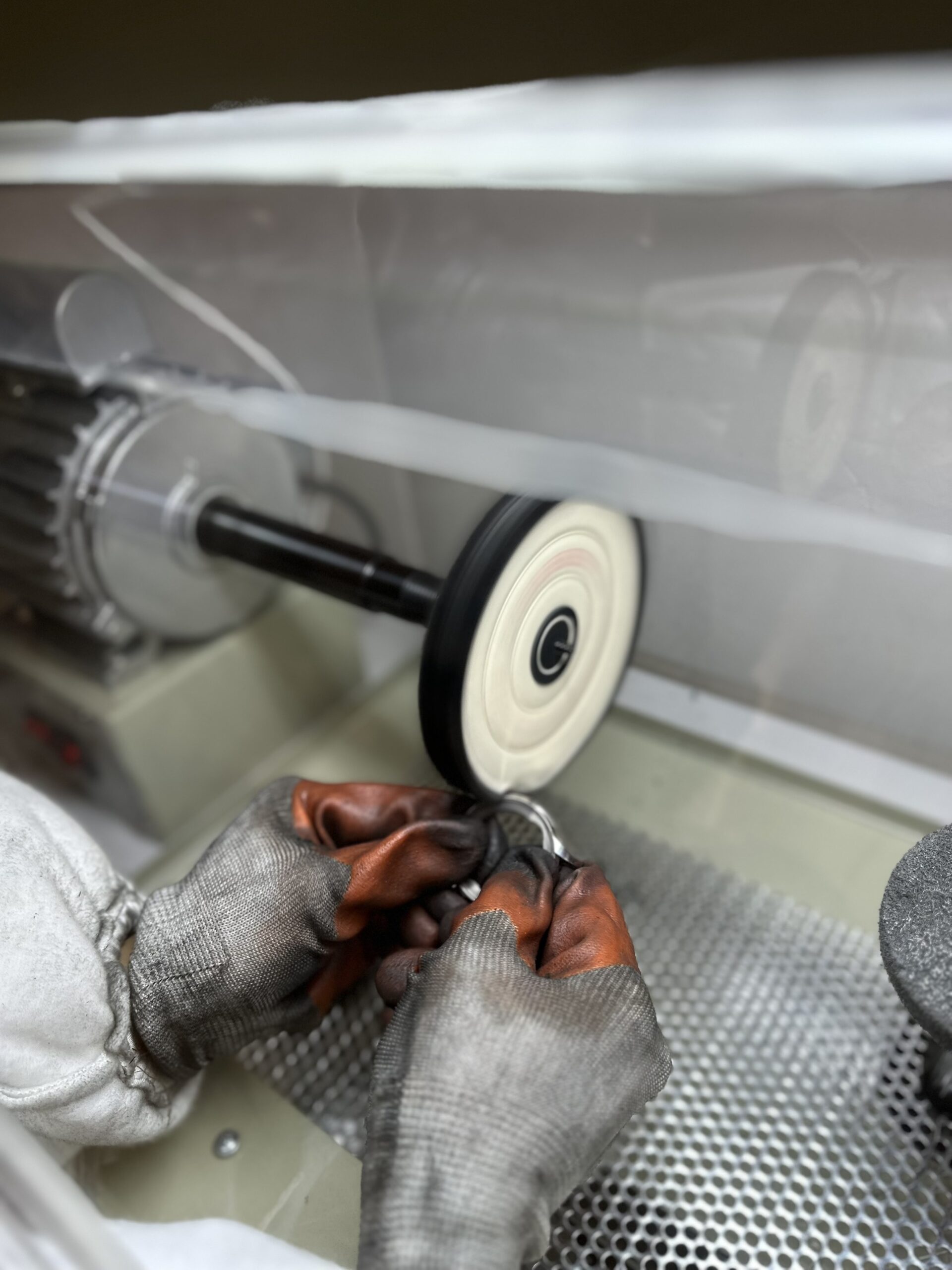 Erawatch chuyên sửa chữa đồng hồ đeo tay uy tín toàn quốc 8 đánh bóng đồng hồ