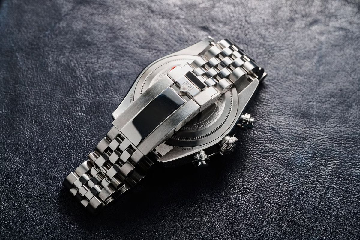 Tudor Black Bay Chrono 'Blue': Đậm chất thể thao, độc quyền! 9 Tudor Black Bay Chrono 'Blue': Đậm chất thể thao, độc quyền!