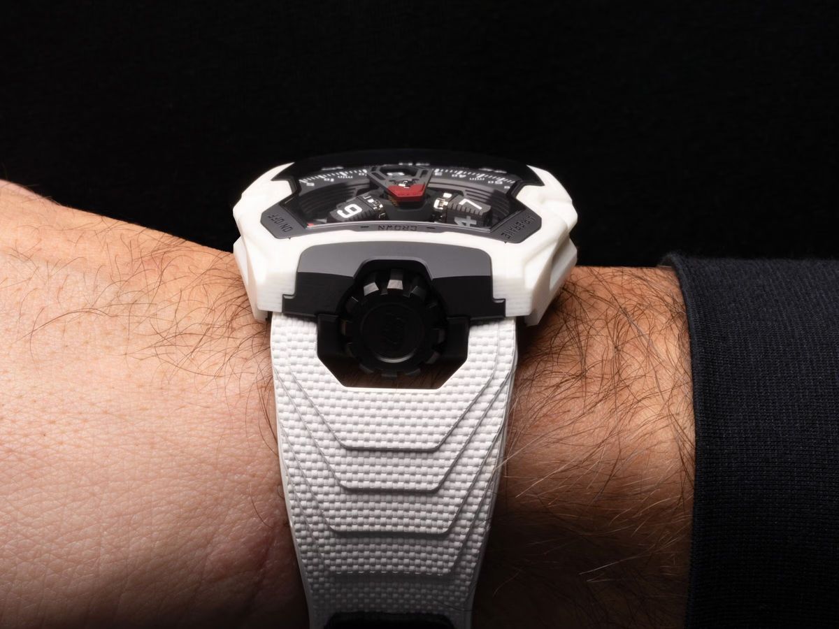 Urwerk giới thiệu một chất liệu vỏ mới cho UR-230 Polaris