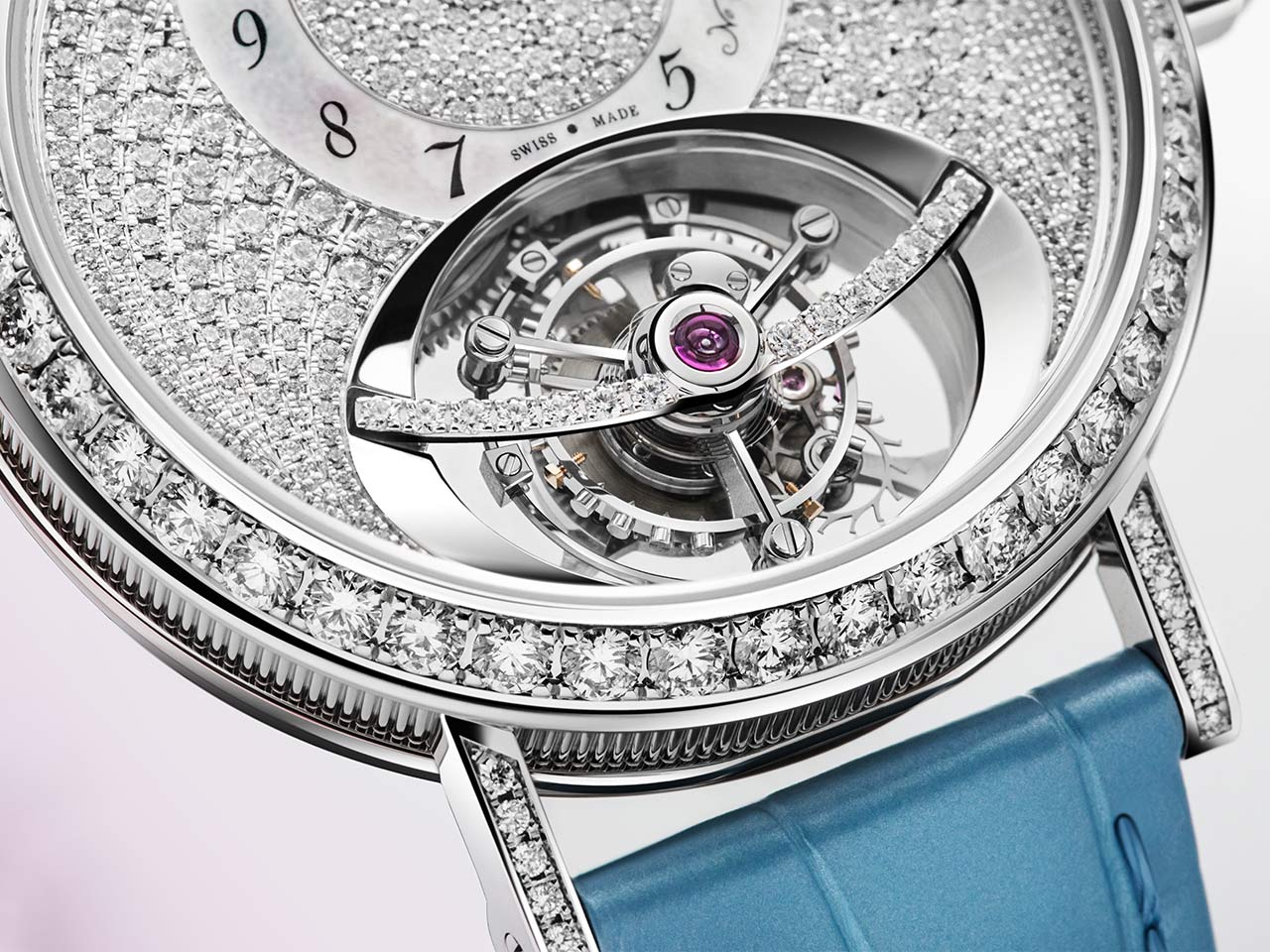Breguet Classique Tourbillon 3358: kim cương và nghệ thuật chế tác đồng hồ bậc thầy.