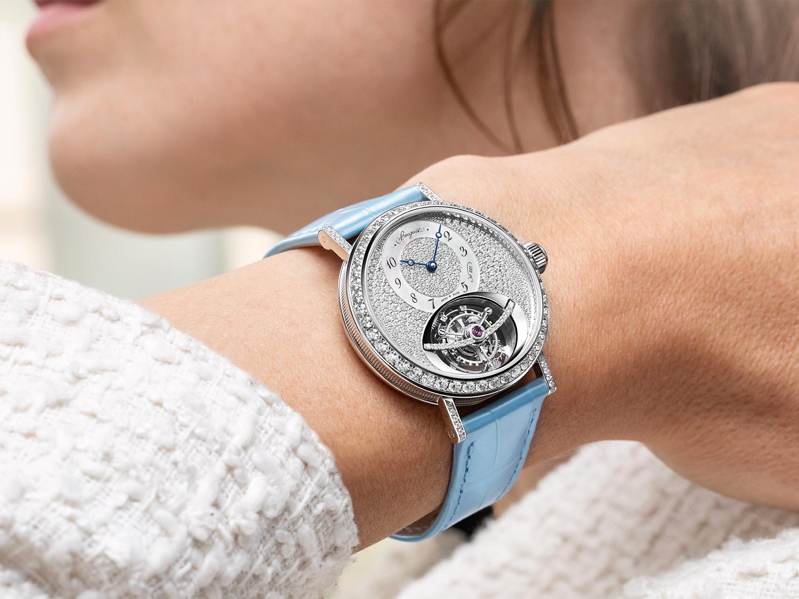 Breguet Classique Tourbillon 3358: kim cương và nghệ thuật chế tác đồng hồ bậc thầy.