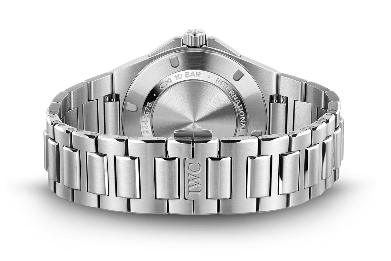 IWC Ingenieur Automatic 40 ra mắt phiên bản mặt số xanh.