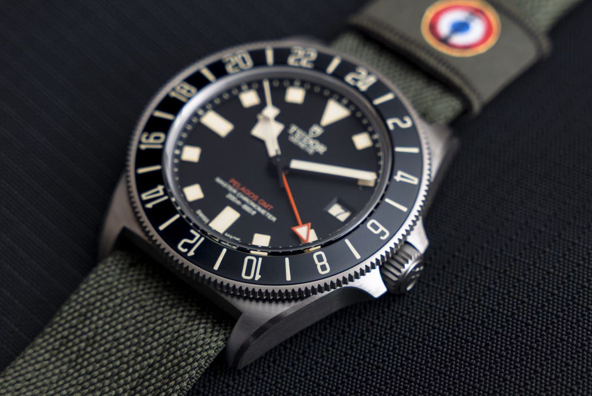 Trên tay chiếc đồng hồ Tudor Pelagos FXD GMT