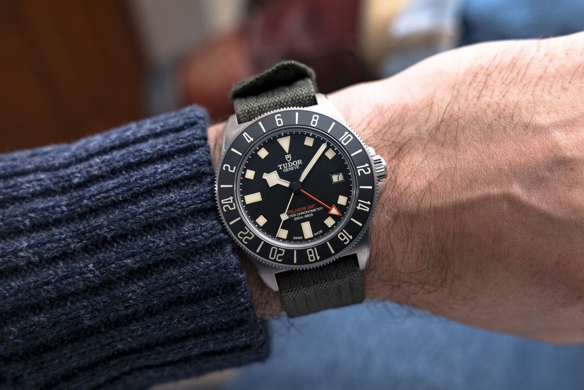 Trên tay chiếc đồng hồ Tudor Pelagos FXD GMT