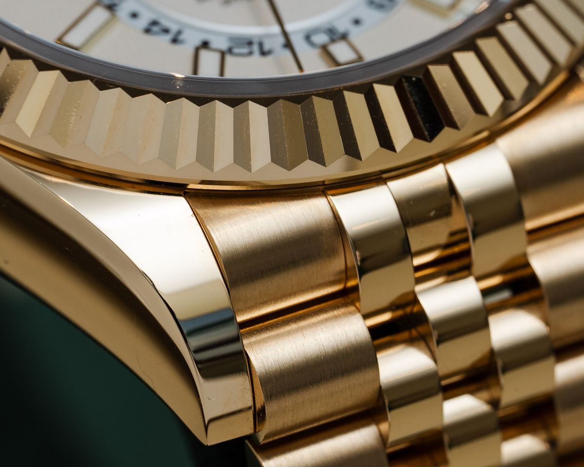 Trên tay chiếc Đồng hồ Rolex Sky-Dweller 336938 18k vàng khối 4 Trên tay chiếc Đồng hồ Rolex Sky-Dweller 336938 18k vàng khối