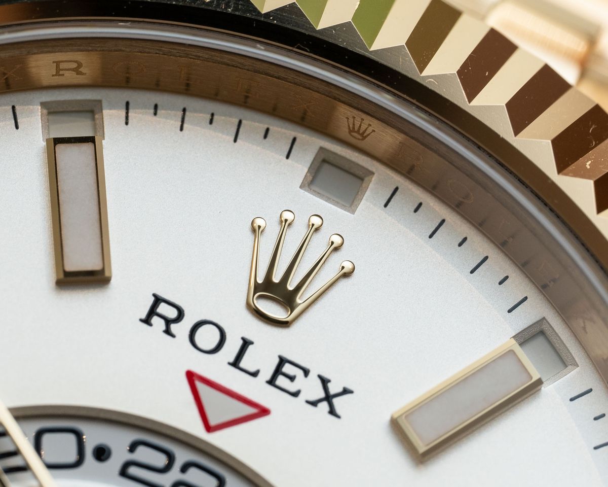 Trên tay chiếc Đồng hồ Rolex Sky-Dweller 336938 18k vàng khối 10 Trên tay chiếc Đồng hồ Rolex Sky-Dweller 336938 18k vàng khối