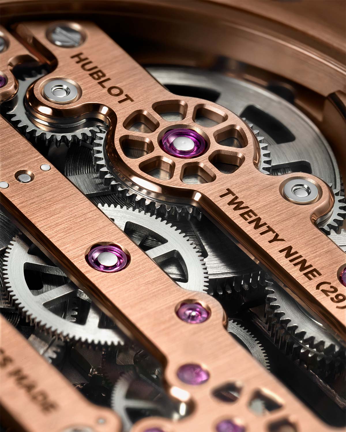 Hublot Tái Thiết Kế Big Bang MECA-10 Với Vỏ 42mm Tinh Gọn và Hiện Đại