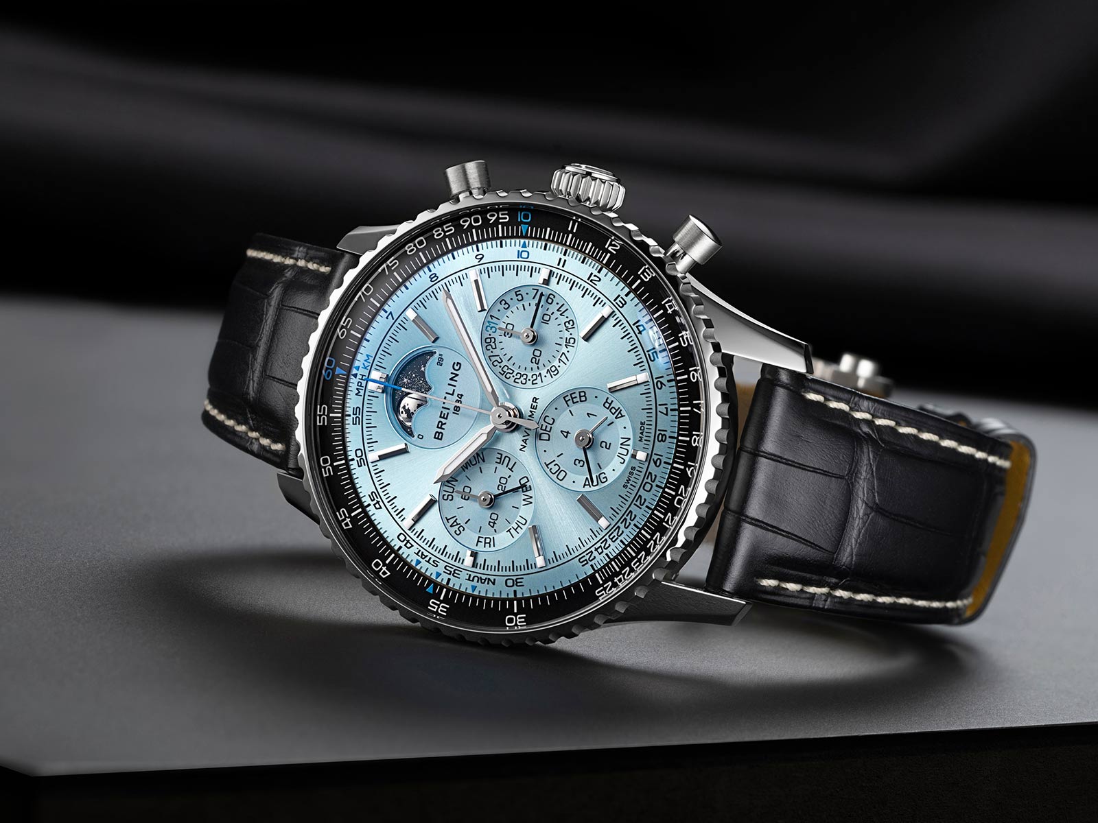 Đồng hồ bấm giờ Breitling Navitimer B19 43 Lịch vạn niên