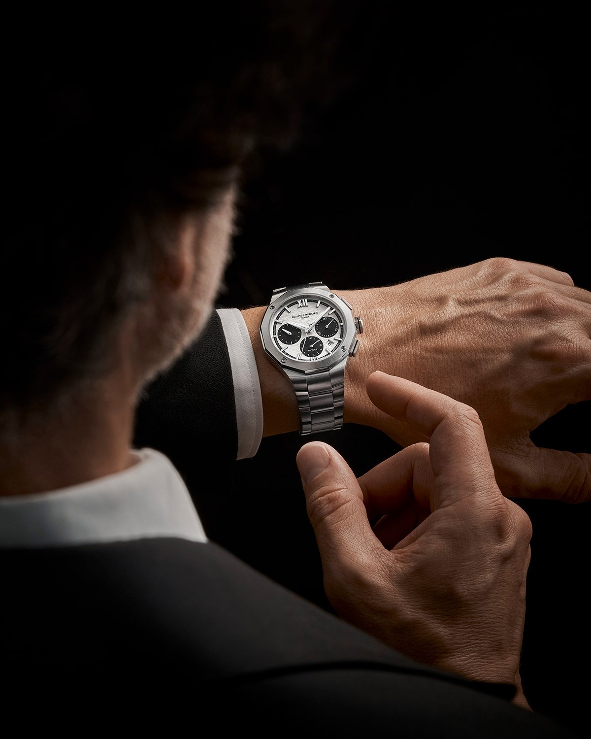 Đồng hồ bấm giờ Baume & Mercier Riviera "Panda" M0A10827: phong cách thể thao sang trọng với tông màu đen và trắng