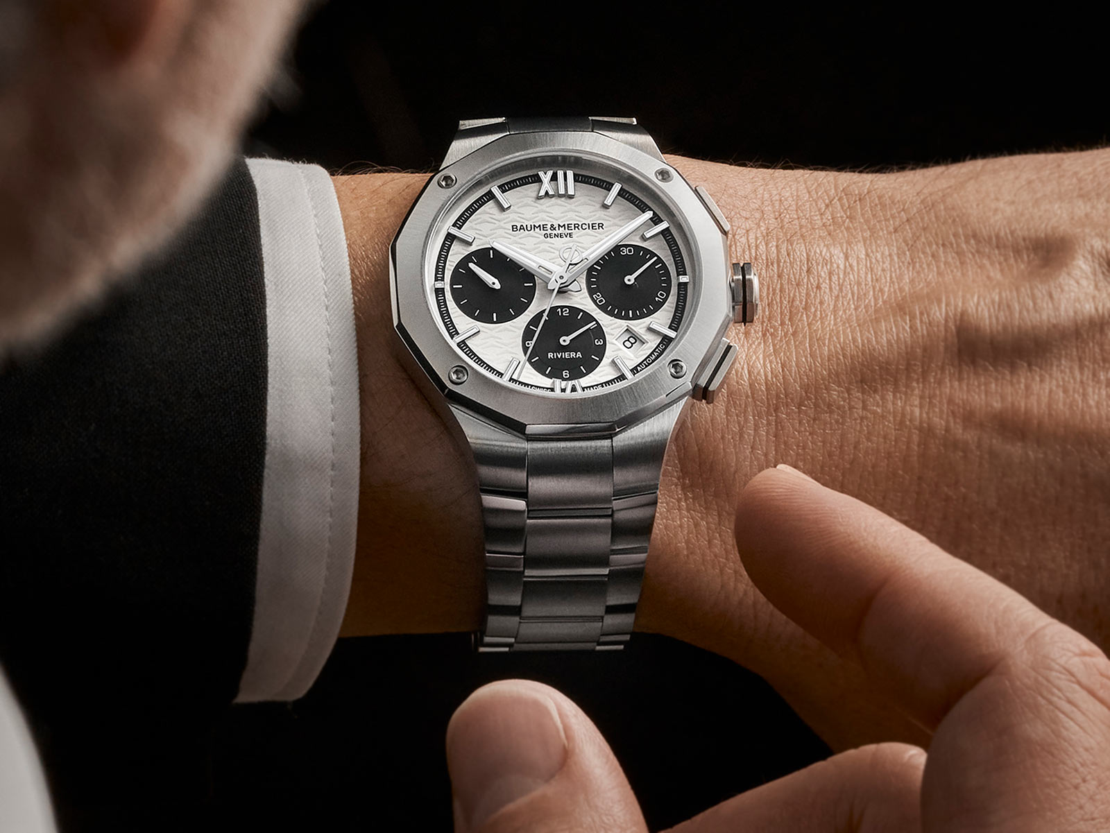 Đồng hồ bấm giờ Baume & Mercier Riviera "Panda" M0A10827: phong cách thể thao sang trọng với tông màu đen và trắng