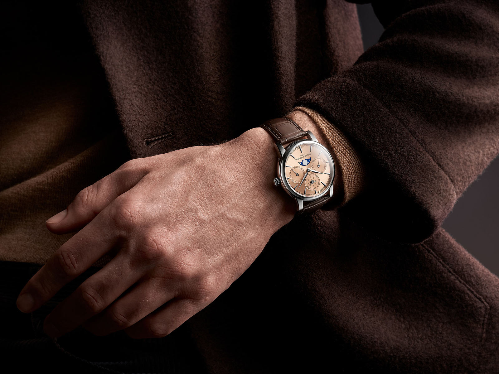 Frederique Constant Classic Perpetual Calendar Sản xuất: thiết kế mới và chuyển động mới