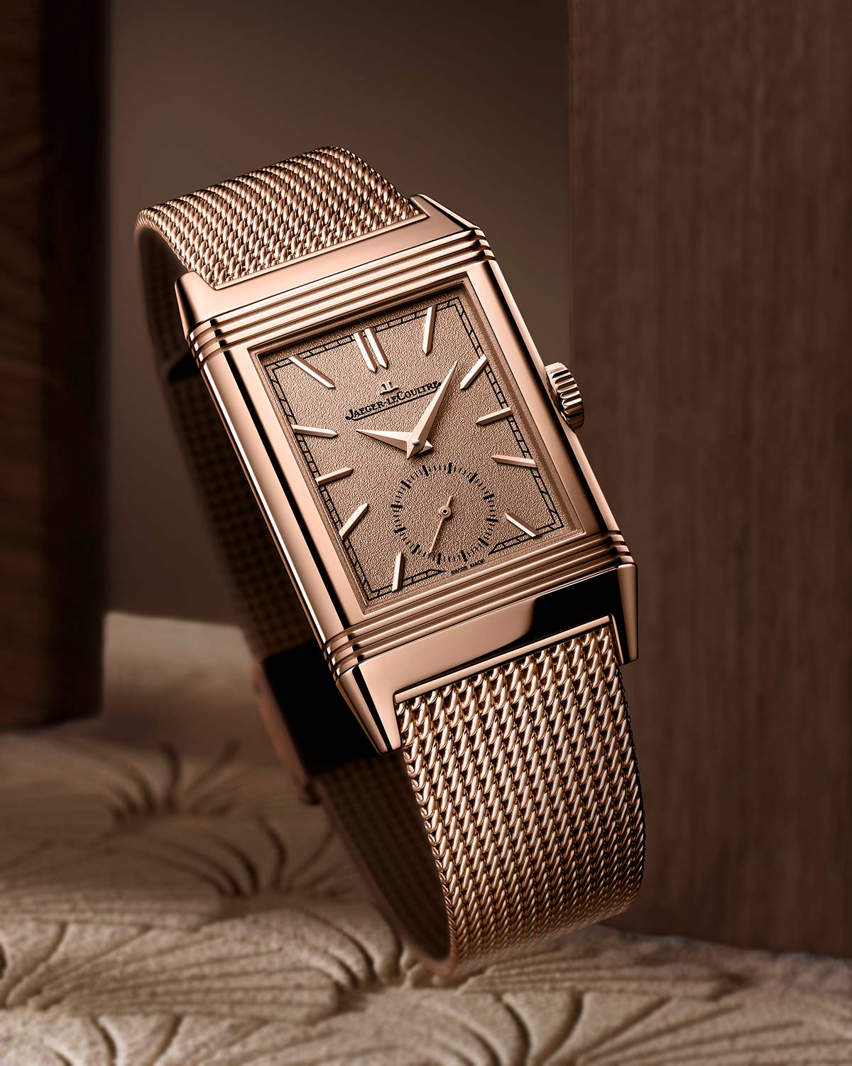 Jaeger-LeCoultre Reverso Tribute Monoface Small Seconds với dây đeo Milanese bằng vàng hồng Q713216J