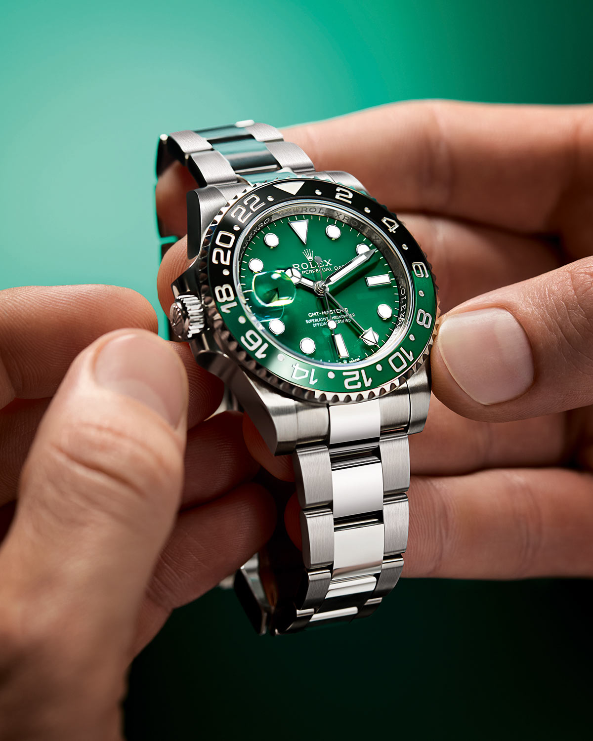 Rolex lần đầu tiên trình làng mặt số gốm ceramic trên mẫu GMT-Master II 126729 VTNR chế tác từ vàng trắng