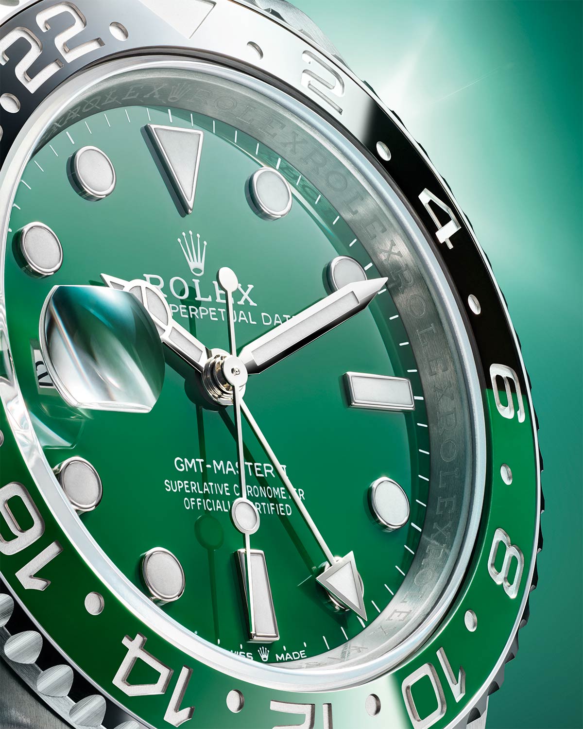 Rolex lần đầu tiên trình làng mặt số gốm ceramic trên mẫu GMT-Master II 126729 VTNR chế tác từ vàng trắng