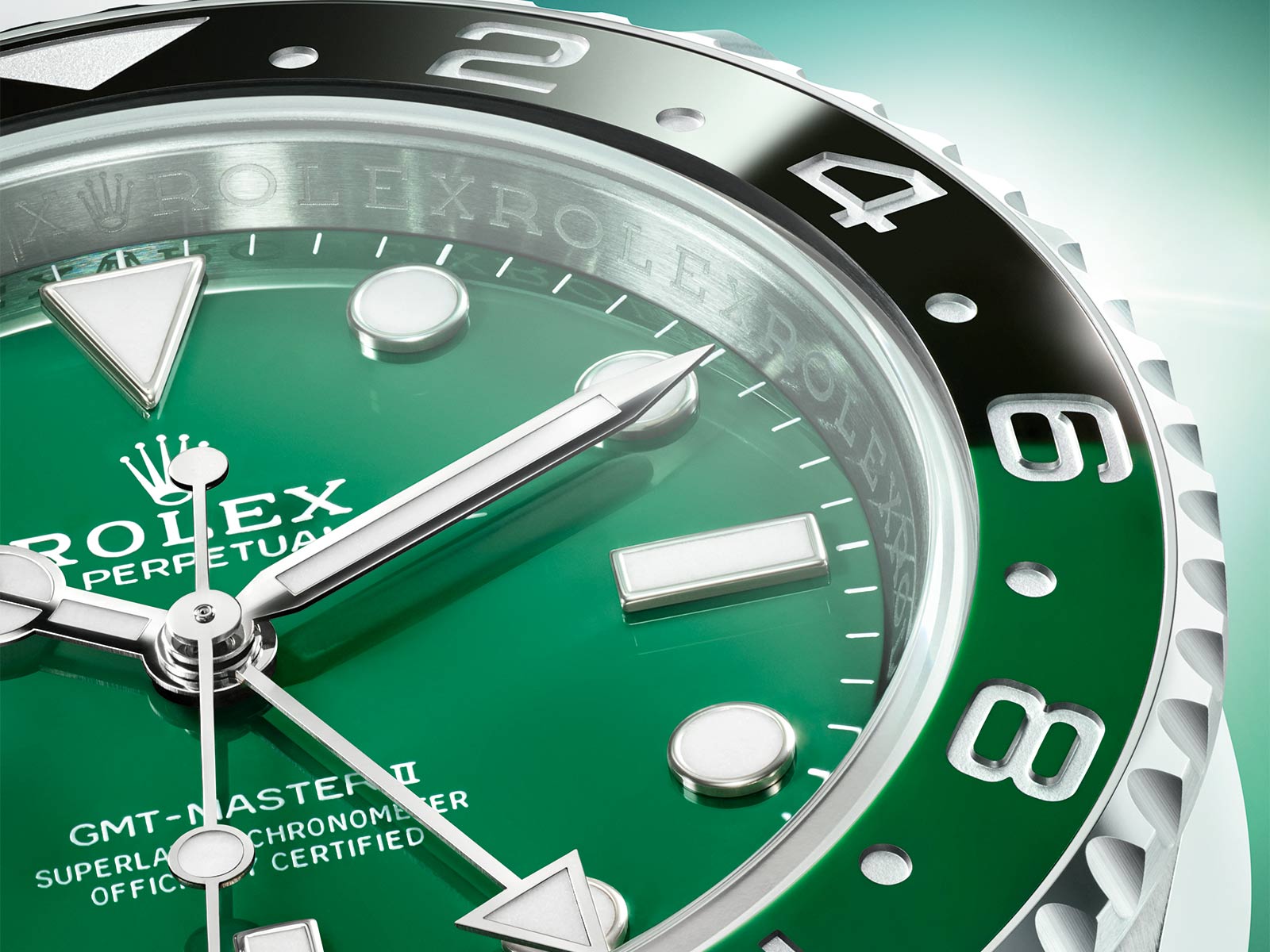 Rolex lần đầu tiên trình làng mặt số gốm ceramic trên mẫu GMT-Master II 126729 VTNR chế tác từ vàng trắng