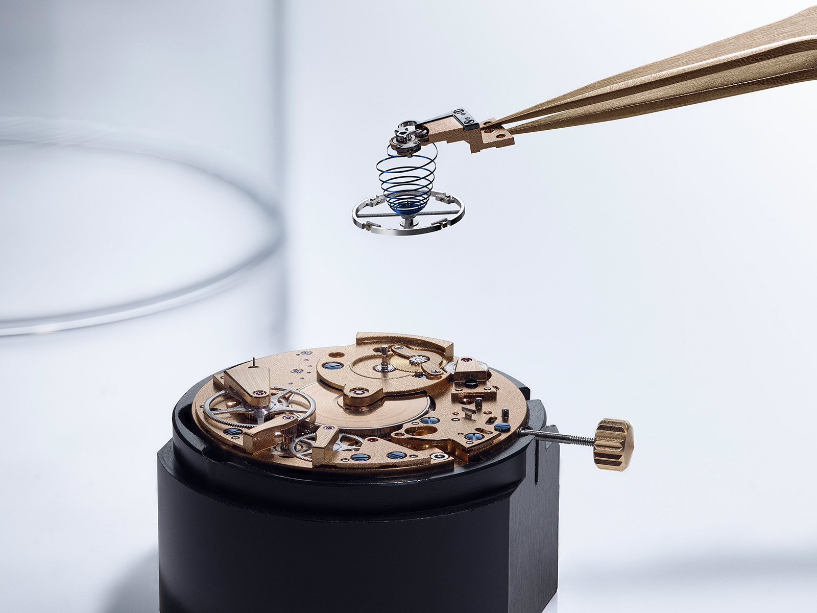 Breguet ra mắt đồng hồ kỷ niệm 250 năm bản vàng xanh