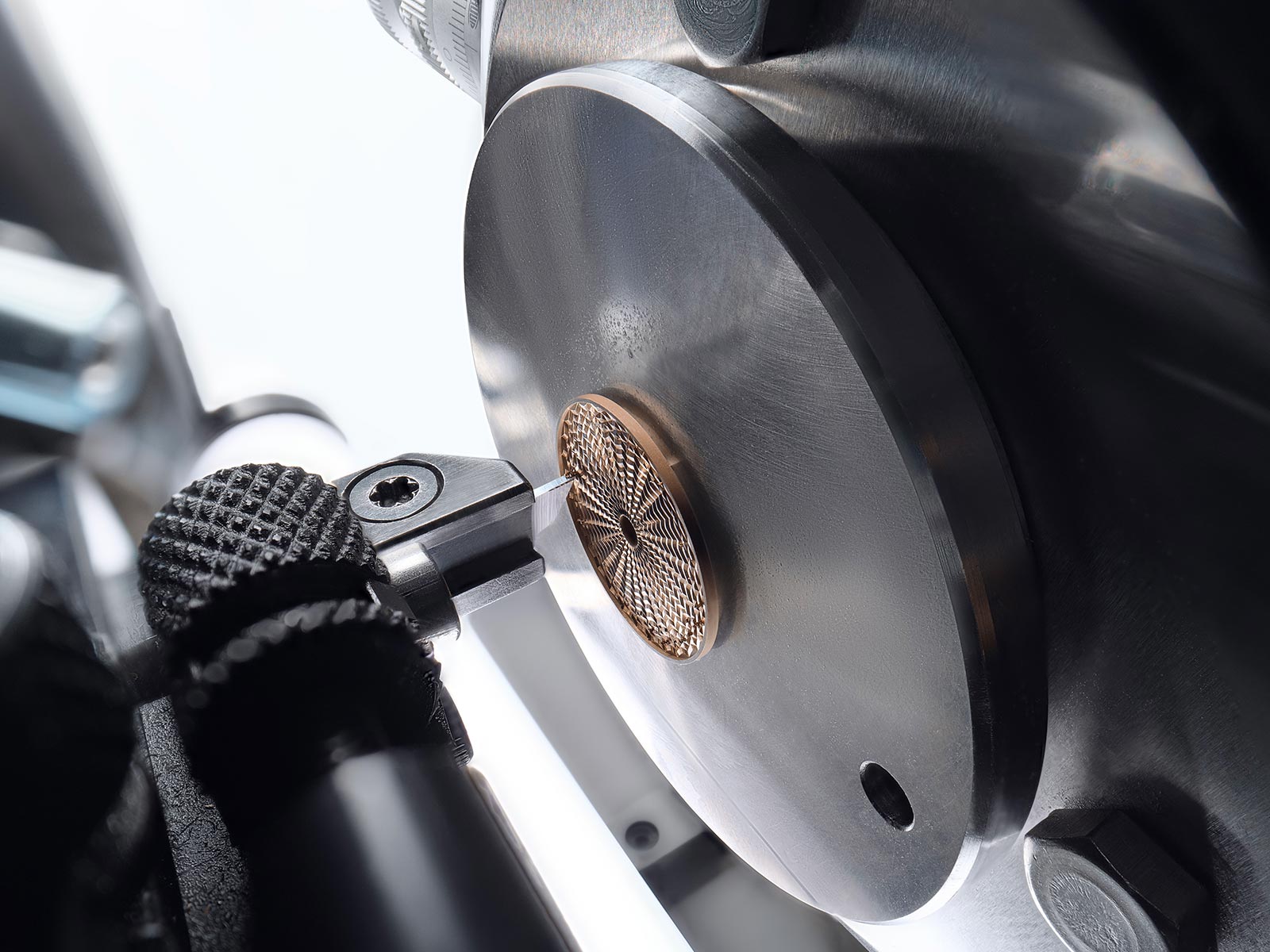 Breguet ra mắt đồng hồ kỷ niệm 250 năm bản vàng xanh