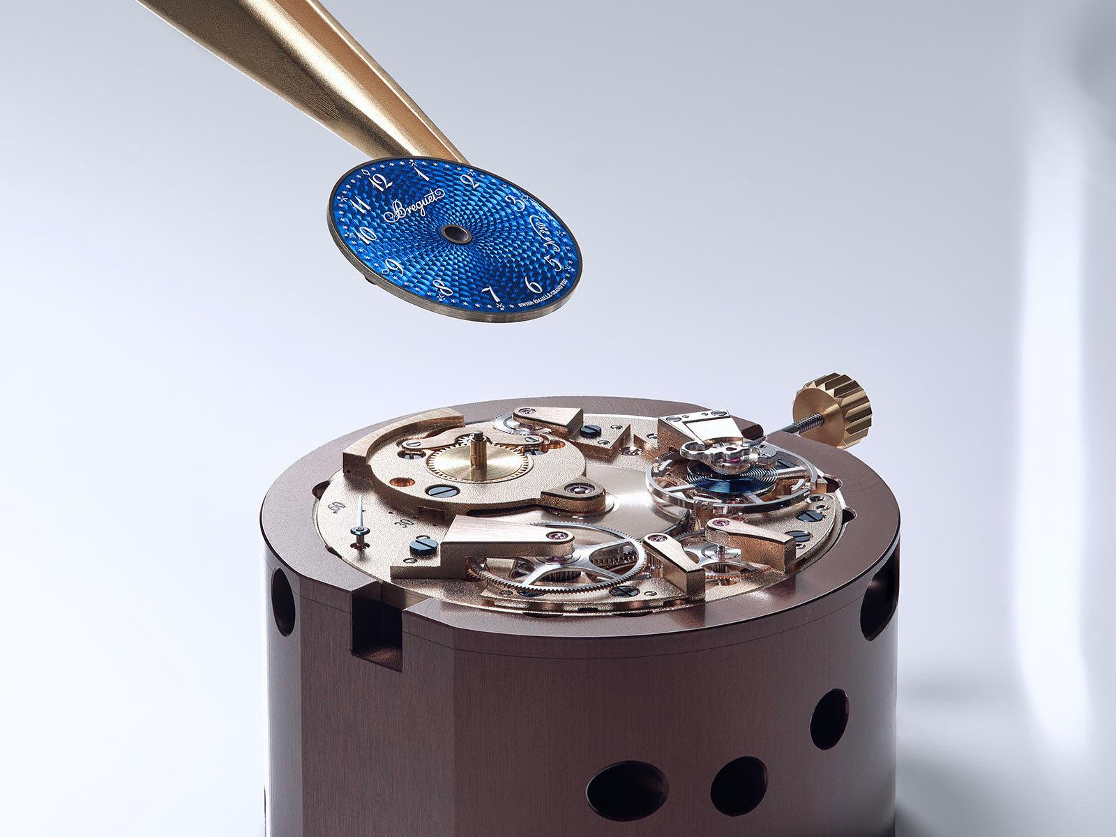 Breguet ra mắt đồng hồ kỷ niệm 250 năm bản vàng xanh