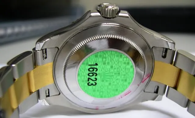 Rolex Hologram: Bí Mật Miếng Dán 3D Đáy Vỏ 4 Rolex Hologram: Bí Mật Miếng Dán 3D Đáy Vỏ