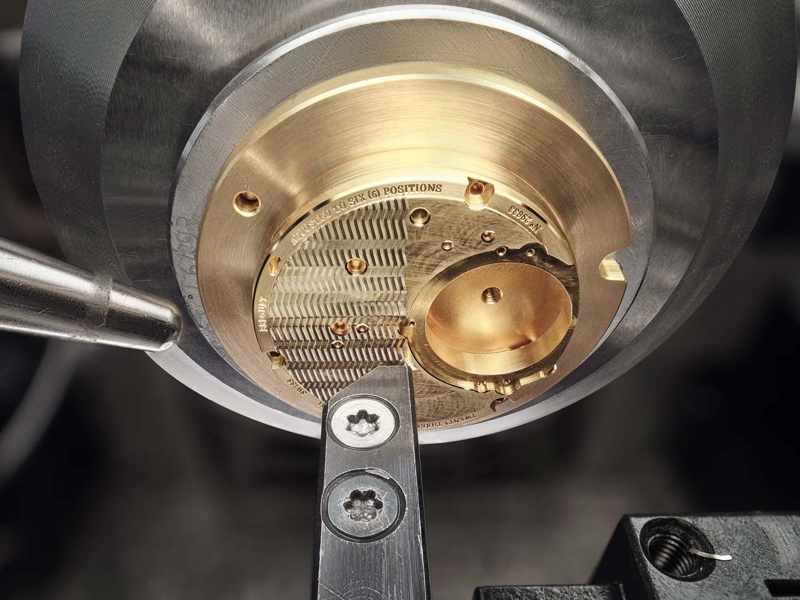 Breguet Classique Tourbillon Sidéral 7255: Ra mắt tourbillon bay với một tính năng bí ẩn