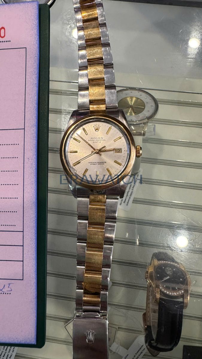 Thực hiện spa làm mới, lau dầu bảo dưỡng đồng hồ Rolex 3035