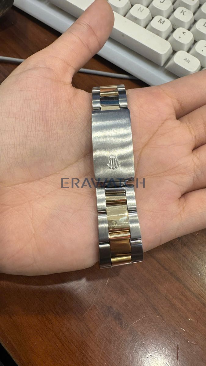 Thực hiện spa làm mới, lau dầu bảo dưỡng đồng hồ Rolex 3035