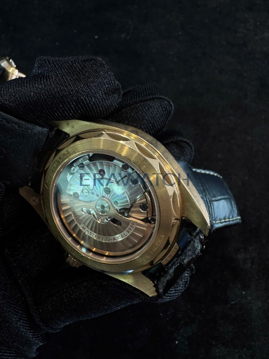 Thực hiện thay dây, đánh bóng đồng hồ Omega 8939