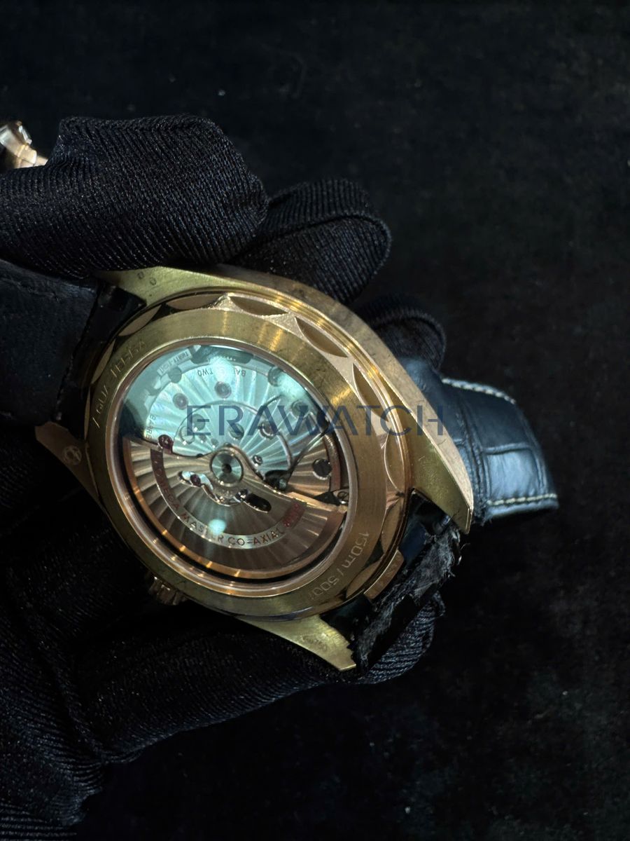 Thực hiện thay dây, đánh bóng đồng hồ Omega 8939