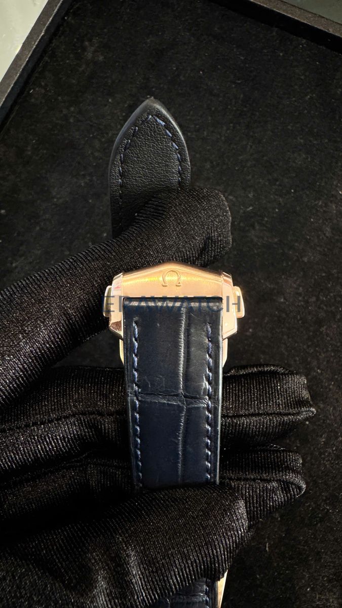 Thực hiện thay dây, đánh bóng đồng hồ Omega 8939