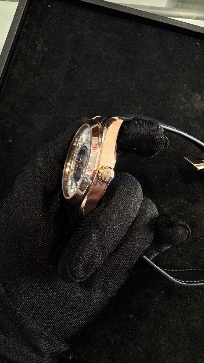 Thực hiện thay dây, đánh bóng đồng hồ Omega 8939