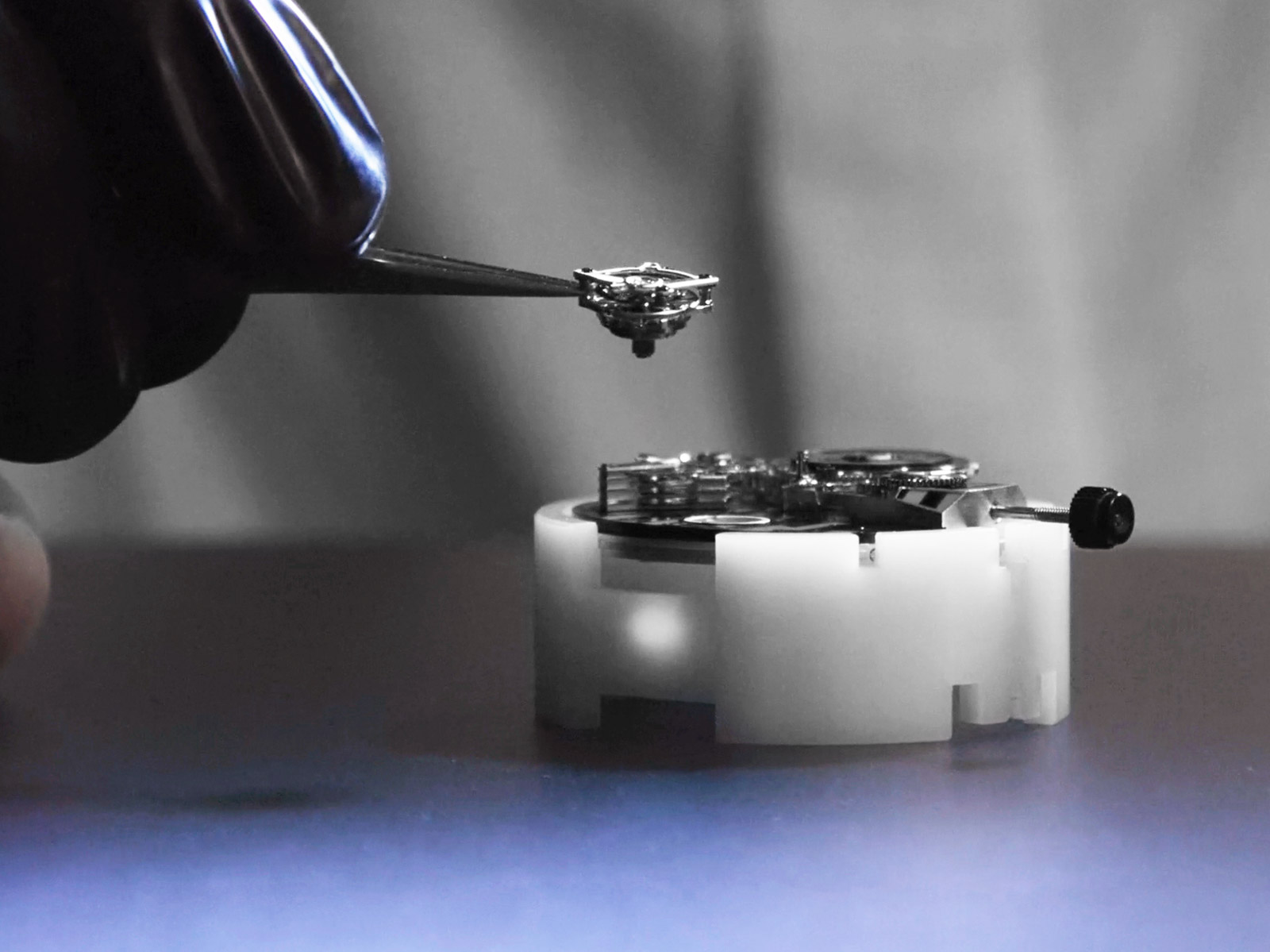 Ulysse Nardin ra mắt Blast Free Wheel Maillechort với màn hình nổi